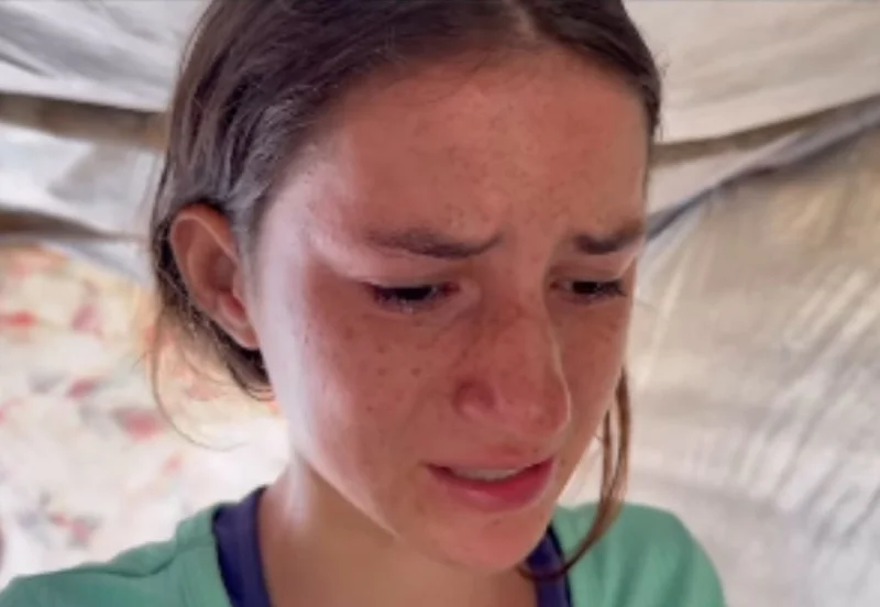 Ajude a Ester a ter um lar seguro